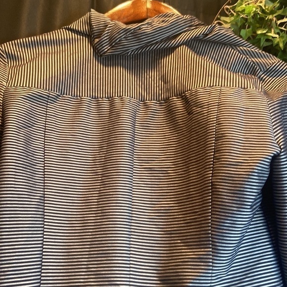 🌎Gorgeous Holy G Blouse - Picture 5 of 9